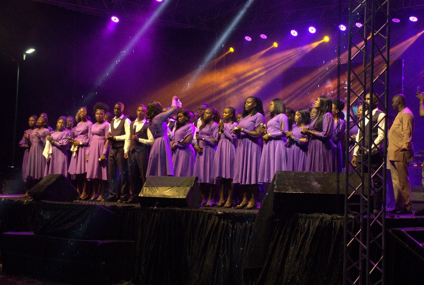 The full company gathered on stage.
